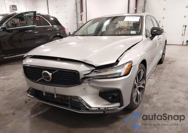 7JRL12TL6RG317749: 43960981