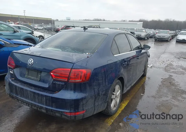 3VW637AJ8EM215855: 43960428