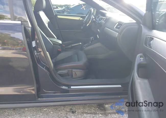 3VW4A7AJ0DM219068: 43960439