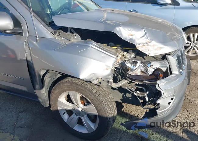 1C4NJCEA0GD620579: 43960476