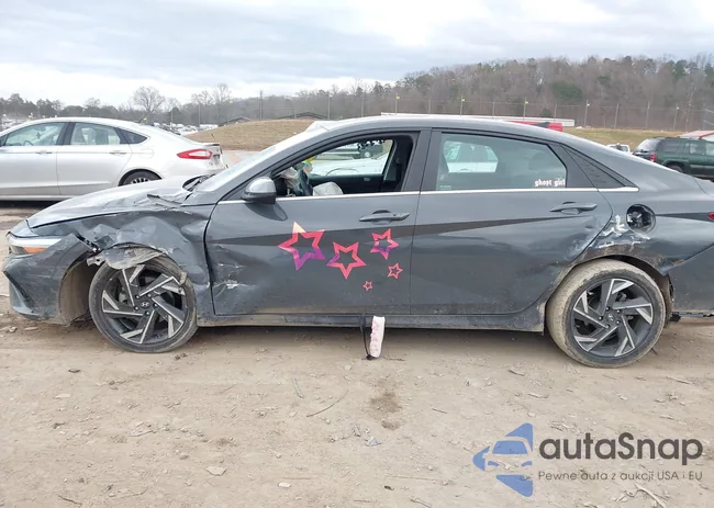 KMHLS4DG8RU640979: 43960523