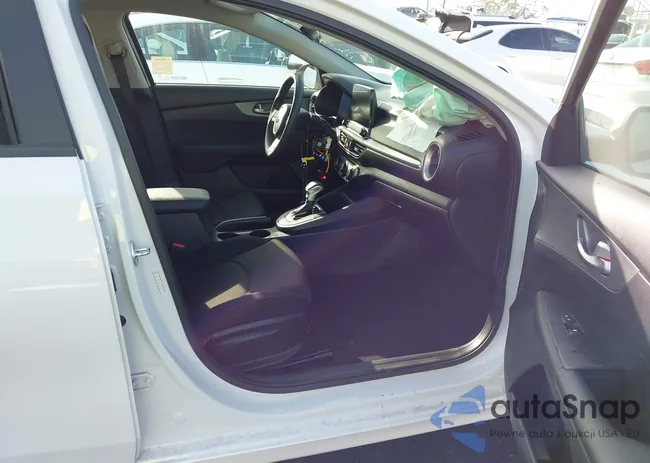 3KPF24ADXME406653: 43961753