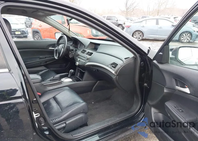 1HGCP2F68CA154388: 43961556