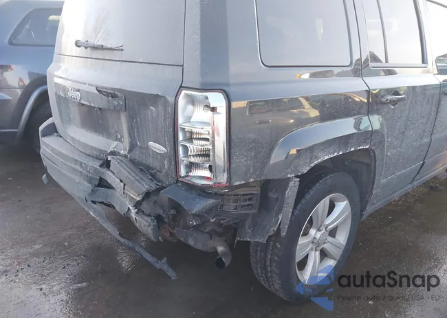 1C4NJPFB2ED691858: 43961614