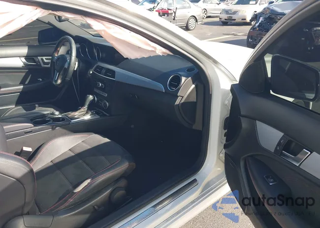 WDDGJ4HB7DG034156: 43963172