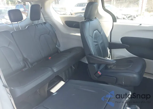 2C4RC1BG1HR759448: 43962737