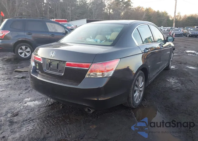 1HGCP2F70BA141478: 43963790