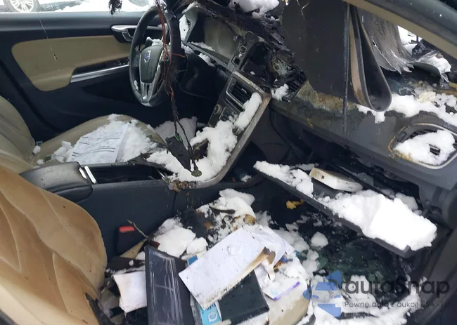 YV1612TK6G2401786: 43963927