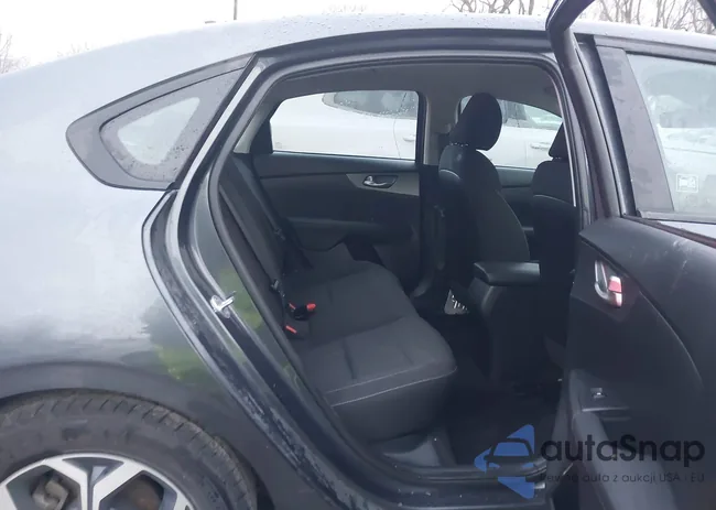 3KPF24AD9LE213618: 43963680