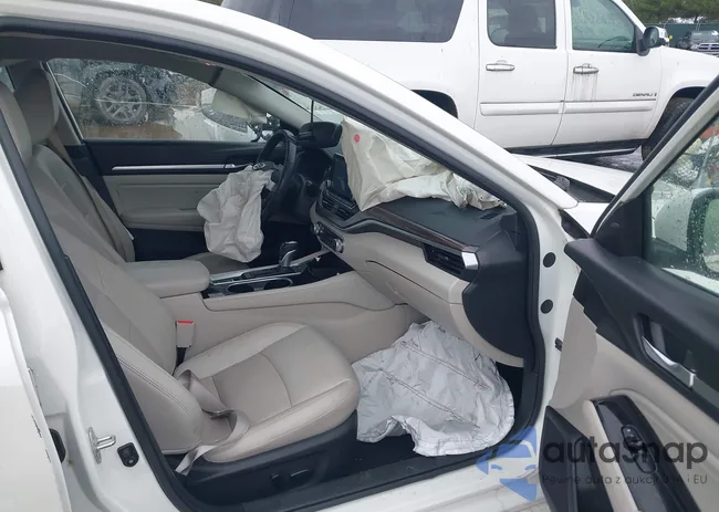 1N4BL4EW7LC233077: 43964540