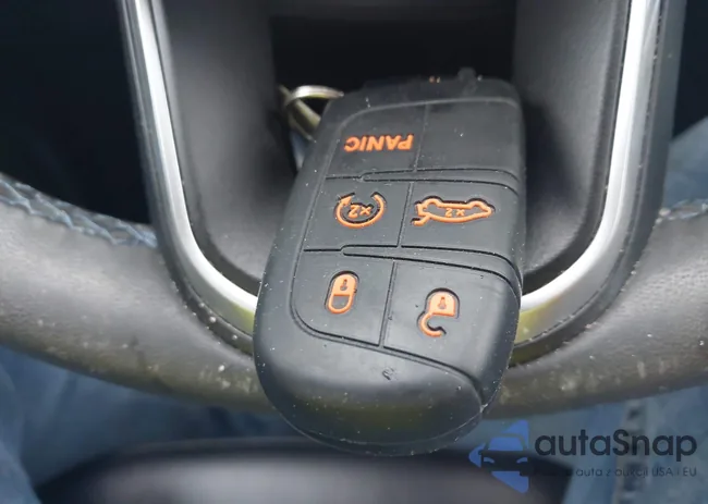 3C4NJDBB7NT133230: 43964679