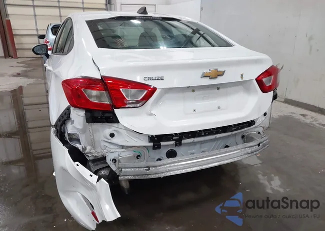 1G1BC5SM3J7188849: 43965780