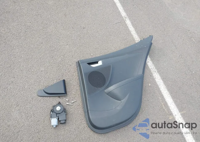 KMHTC6AEXEU200073: 43965843