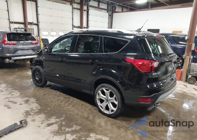 1FMCU9J96KUA08372: 43966895