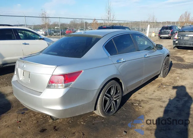 1HGCP3F83AA003950: 43967816