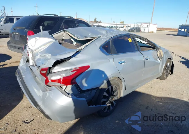 1N4AL3AP5JC129043: 43968774