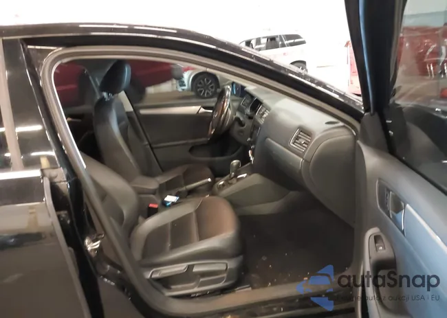 3VWDB7AJ7HM280131: 43969806