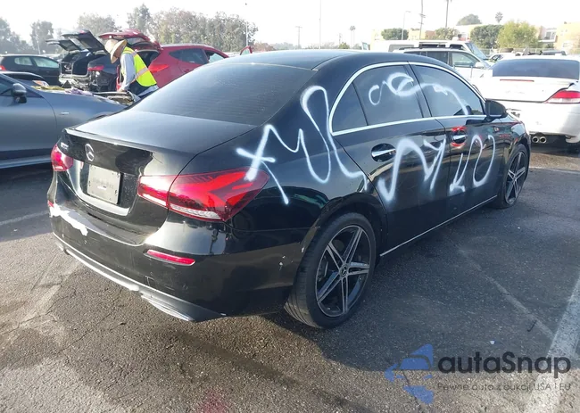 W1K3G4EB4NJ335831: 43970125