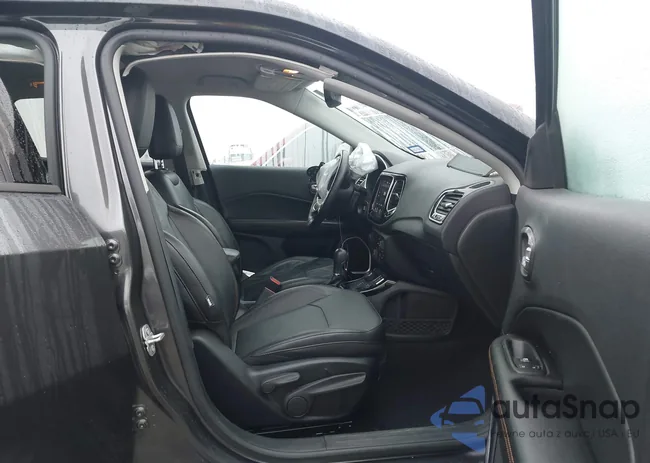 3C4NJDCB4MT556893: 43969405