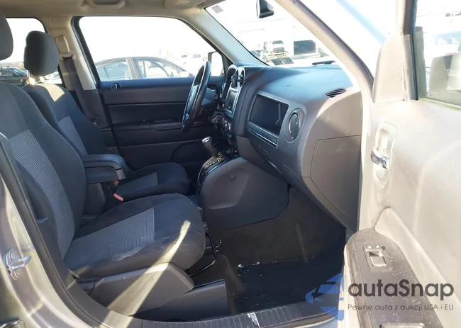 1C4NJRFB3HD196729: 43971089