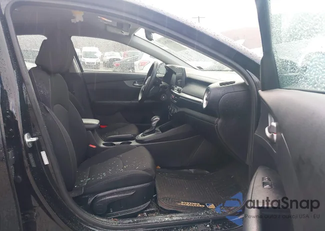 3KPF24AD1ME384879: 43970626