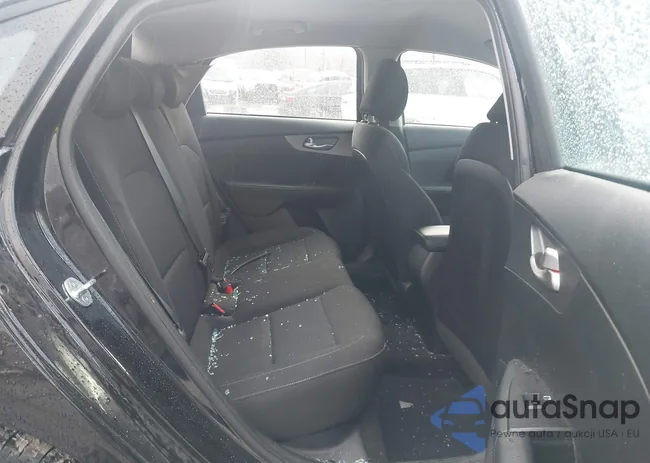 3KPF24AD1ME384879: 43970626