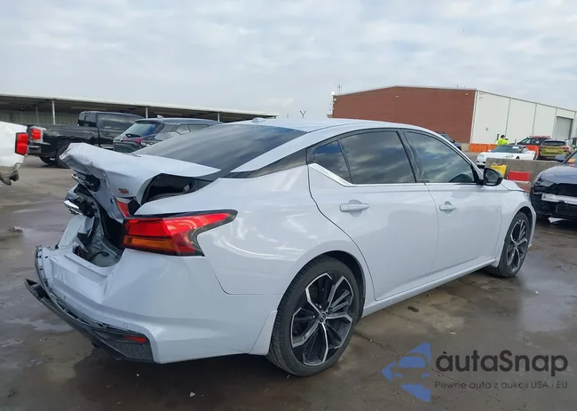 1N4BL4CV3RN413521: 43971534