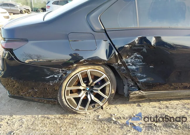 WBA33EH01RCR10531: 43971641