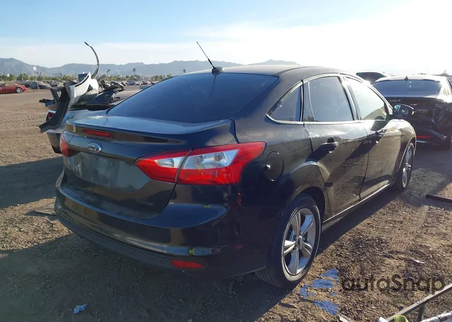 1FADP3F28EL453933: 43974005