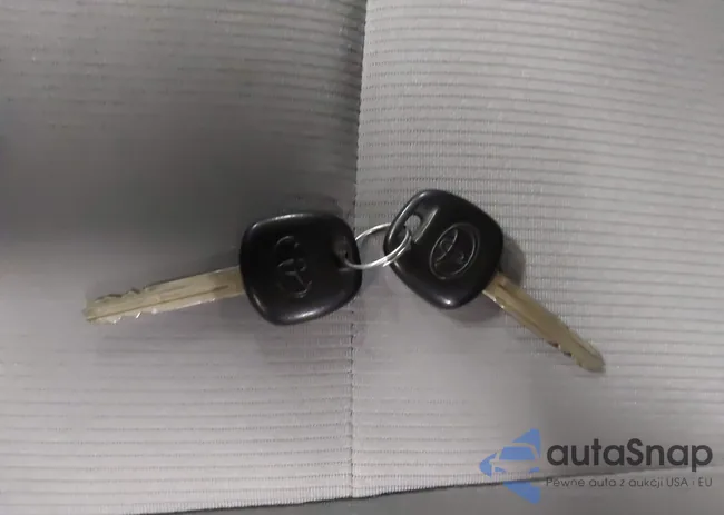 2T1BURHE9EC080865: 43973310