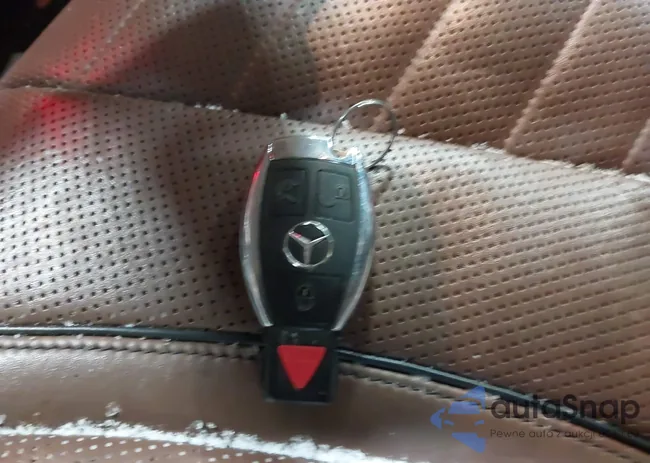 WDDUG8FB7GA214952: 43973553