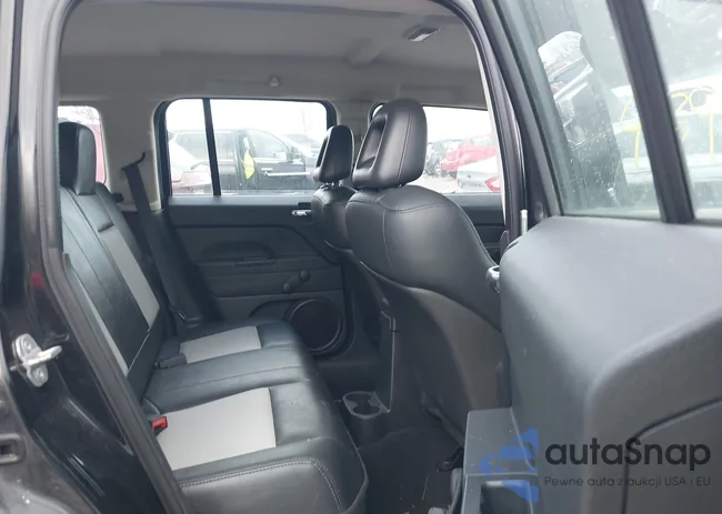 1J8FT28058D785176: 43974802