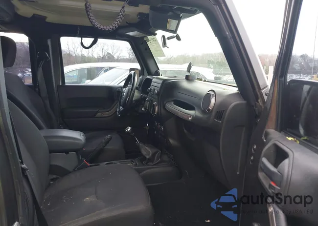 1C4BJWDG3EL183867: 43975233