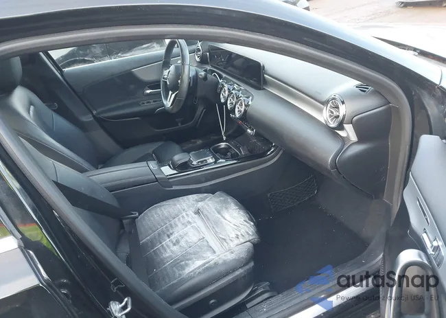 WDD3G4FB5KW001269: 43974360