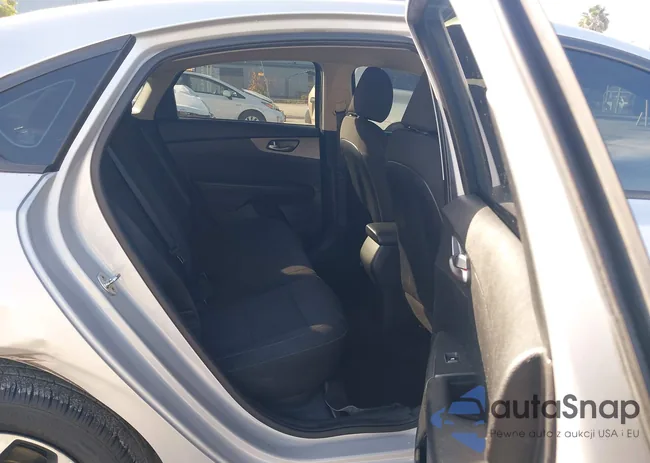 3KPF24AD7KE045105: 43975729