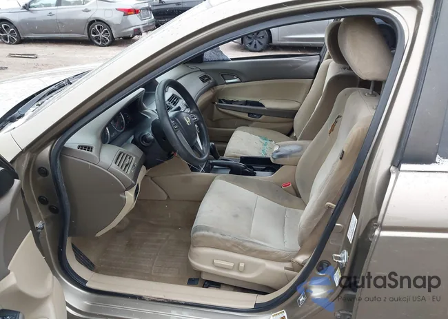 1HGCP2F4XAA049508: 43976043