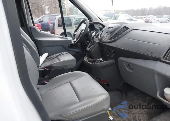 1FTYR2CM4JKB14236: 43976209