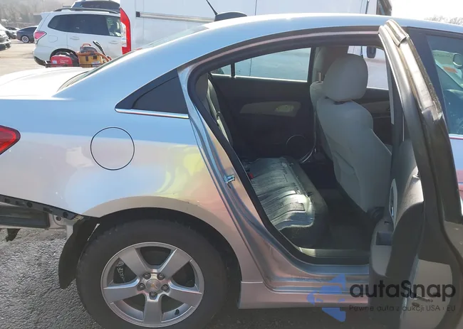 1G1PE5SB9G7216824: 43976248