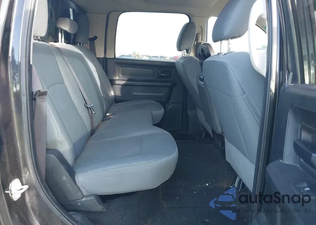 3C6UR5CL1JG289615: 43976255