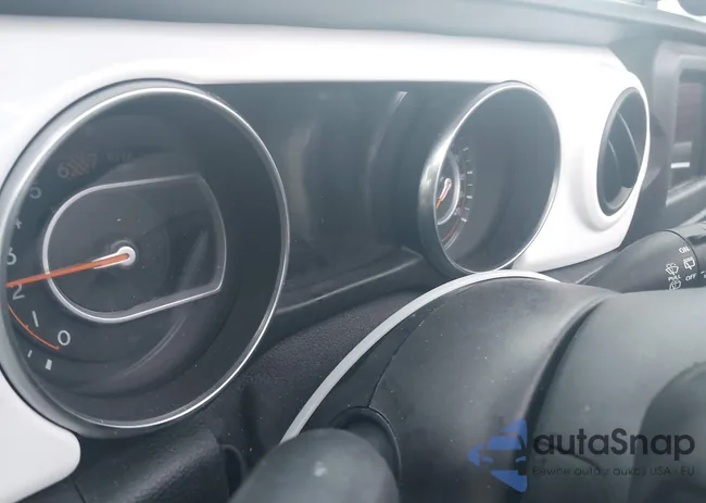 1C4HJXDN4MW723075: 43975595