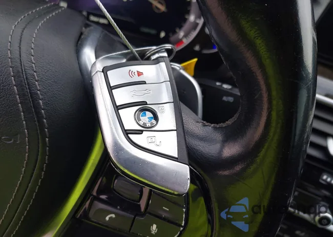 WBAJE5C52KWW17939: 43976715