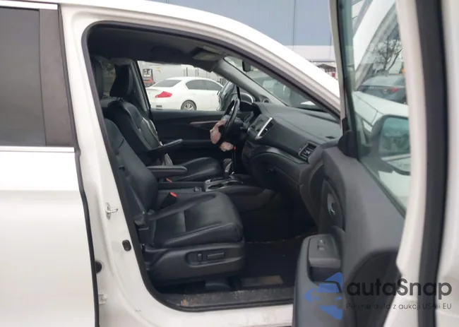 5FPYK2F56HB011228: 43976775