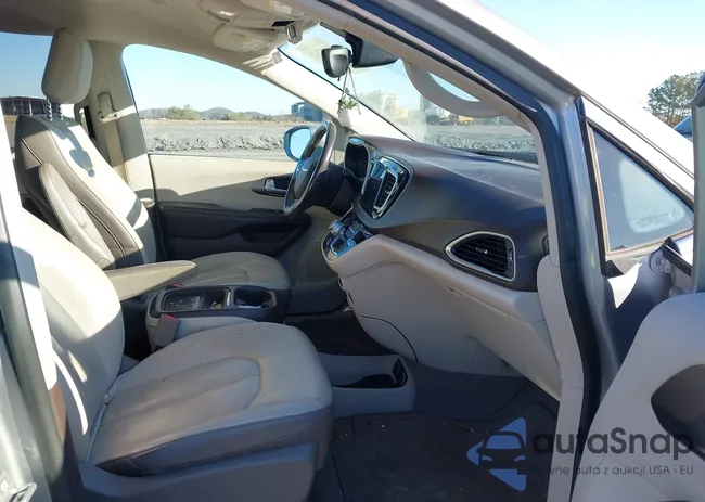 2C4RC1BG7HR820740: 43977040