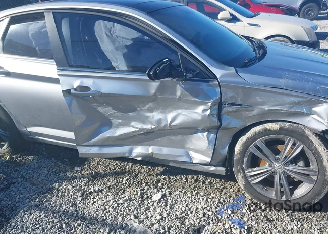 3VWCB7BU8LM051065: 43977095