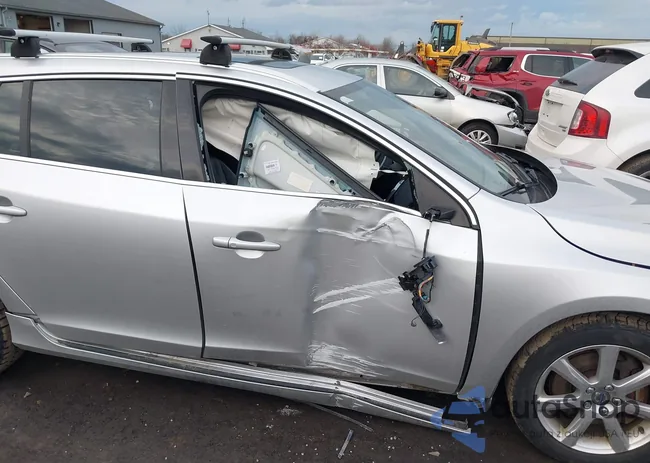 YV140MSK8H1343873: 43977181