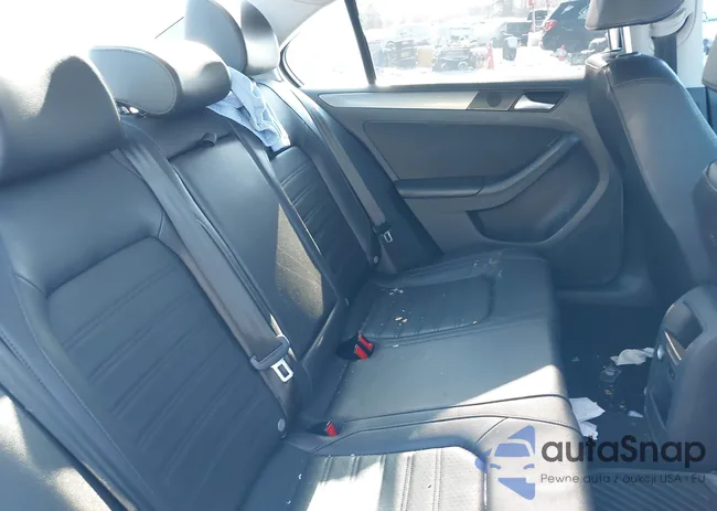 3VWLX7AJ9DM218396: 43977900