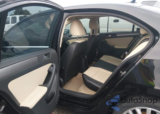 3VWLP7AJ9DM298041: 43977454