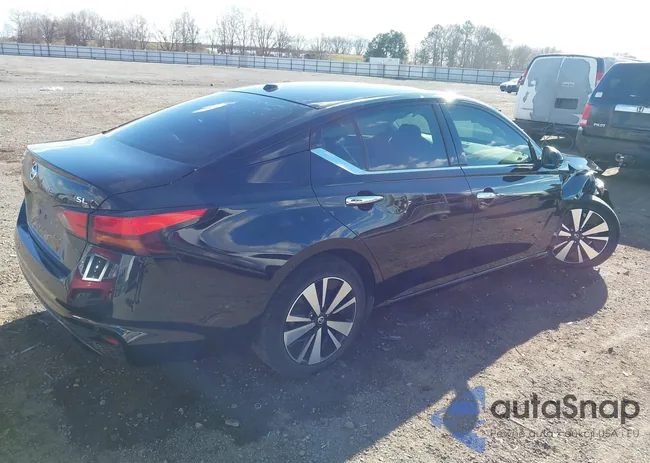 1N4BL4EV9KC166441: 43977591