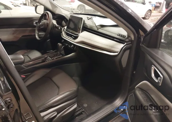 3C4NJDBB4NT135016: 43977649