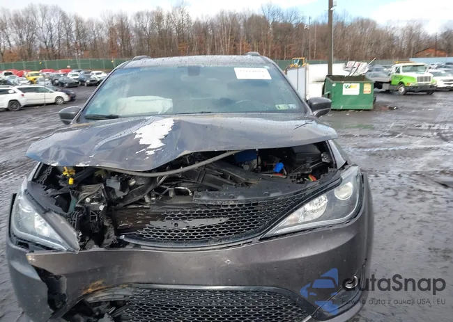 2C4RC1BG8JR193682: 43977689